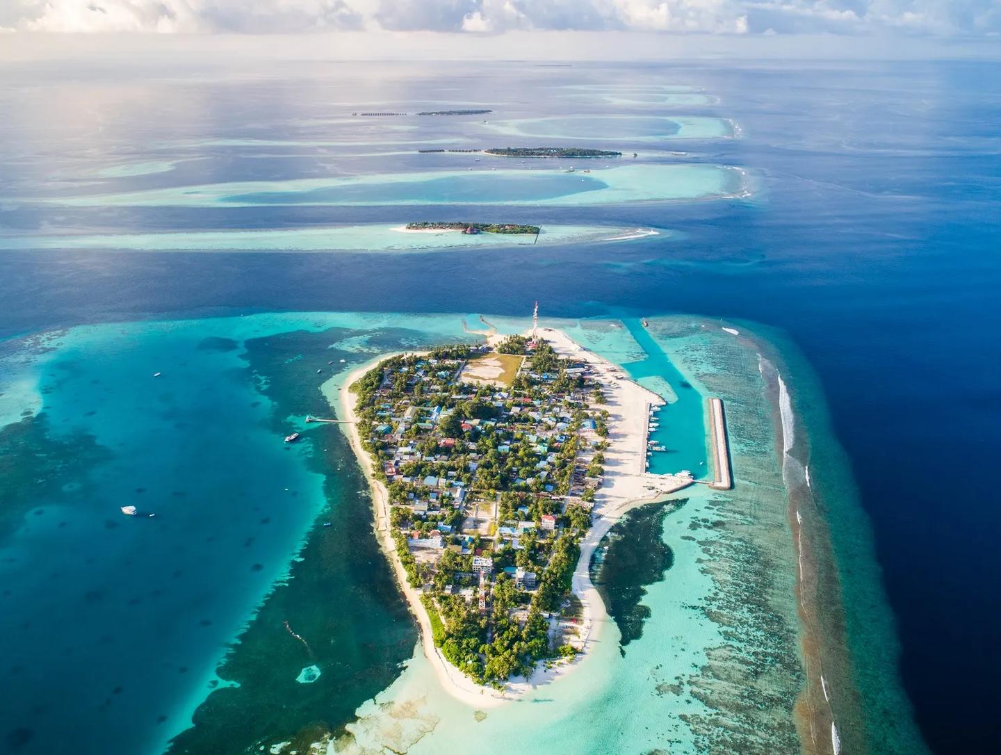 Llegada a Malé y traslado a Dhangethi