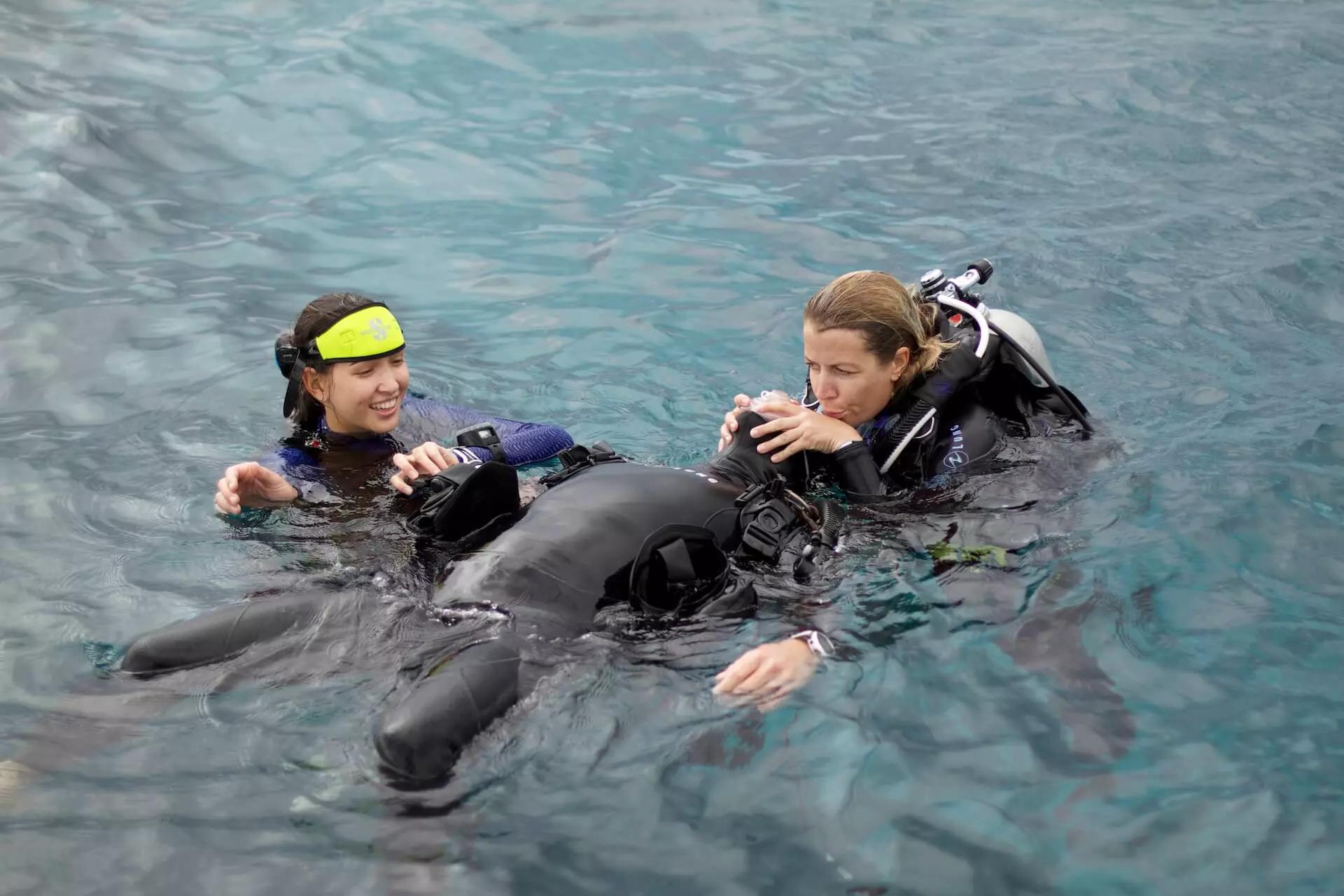 stress-and-rescue-diver-react-right-merak-diving-mahon