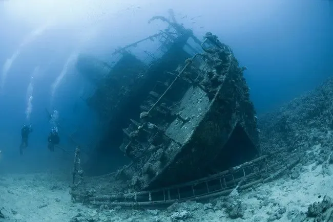Abu Nuhas, el 'cementerio de barcos'